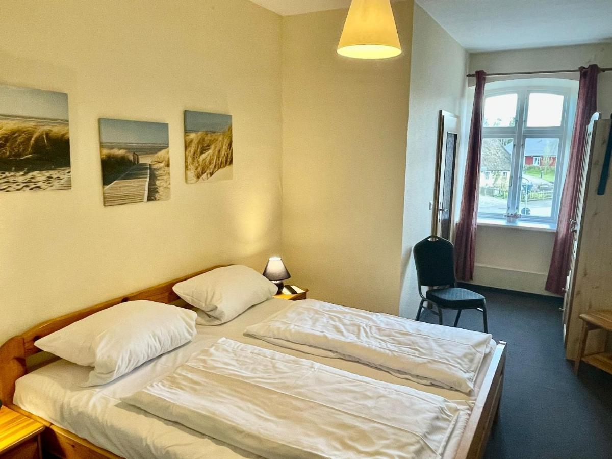 Niemeyers Landgasthof Und Pension Suderstapel Exterior foto